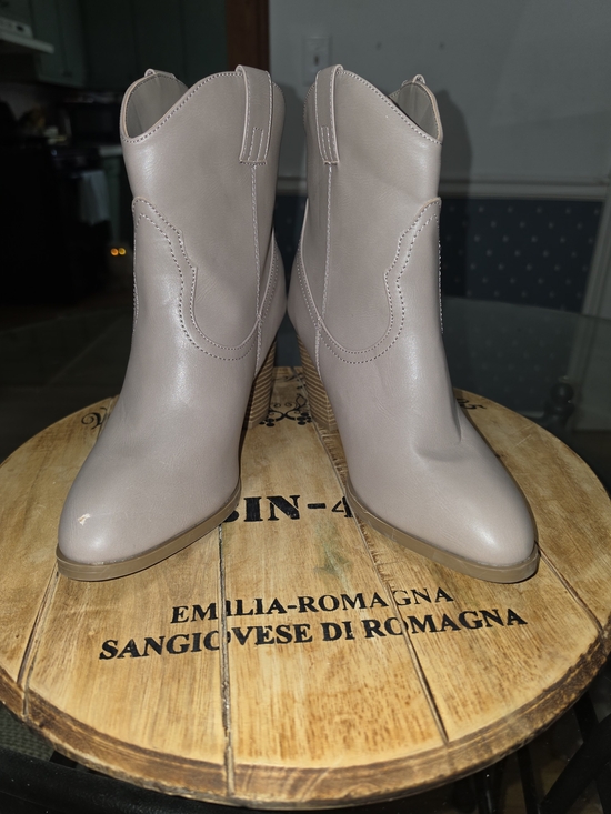 Qupid Shoes - Stylish Taupe Women's Western Ankle Boots